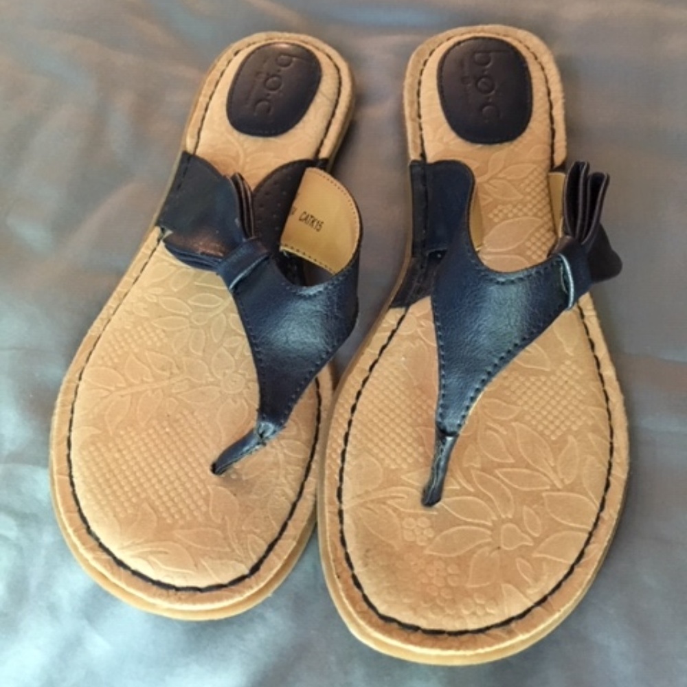 BOC Navy flip flops, size 8M